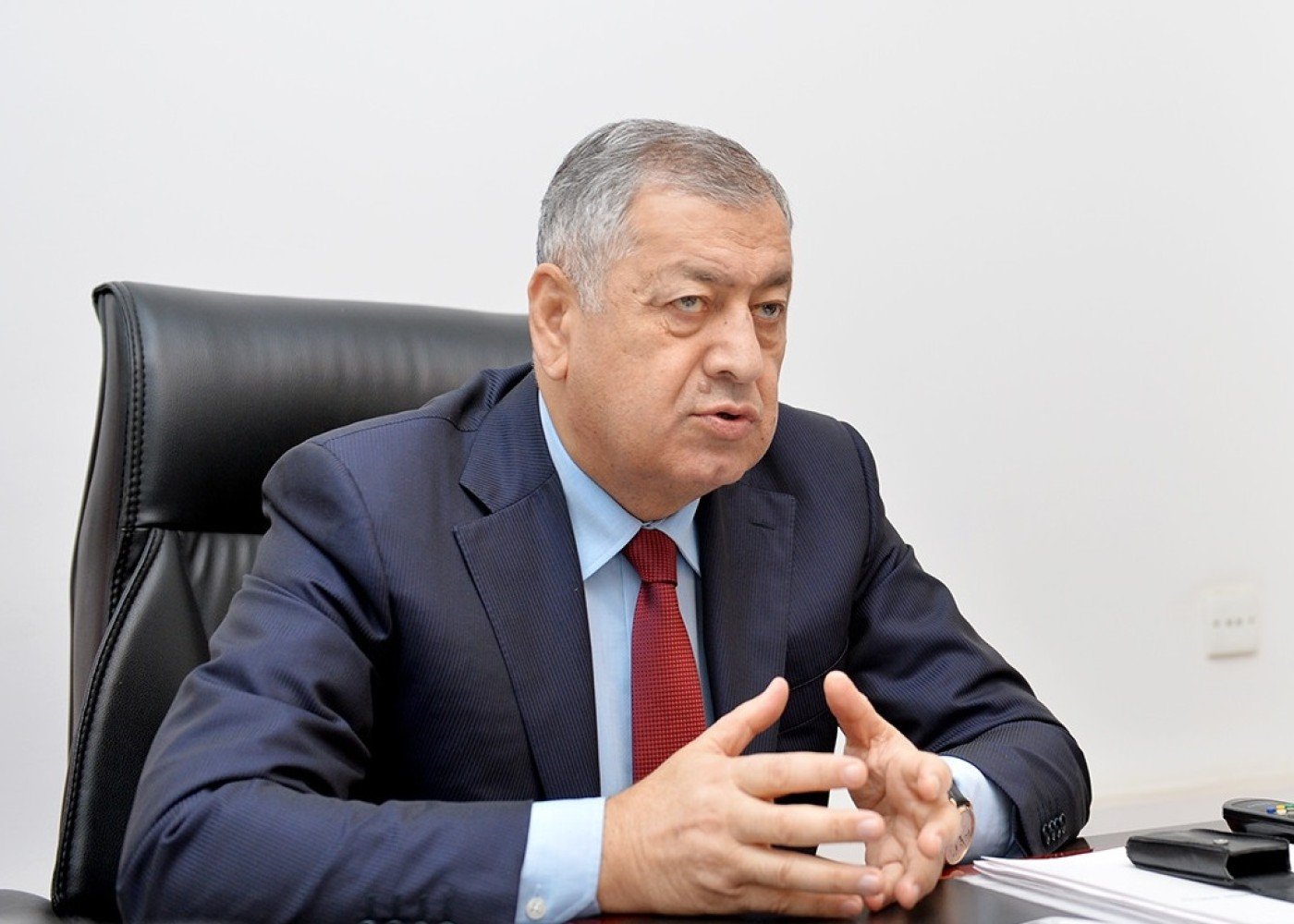 Deputatlar Vahid Əhmədovu tənqid etdilər